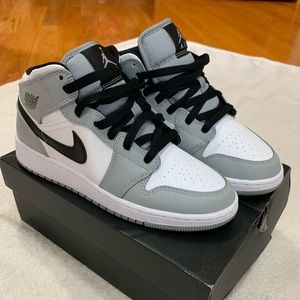 Jordan 1 mid